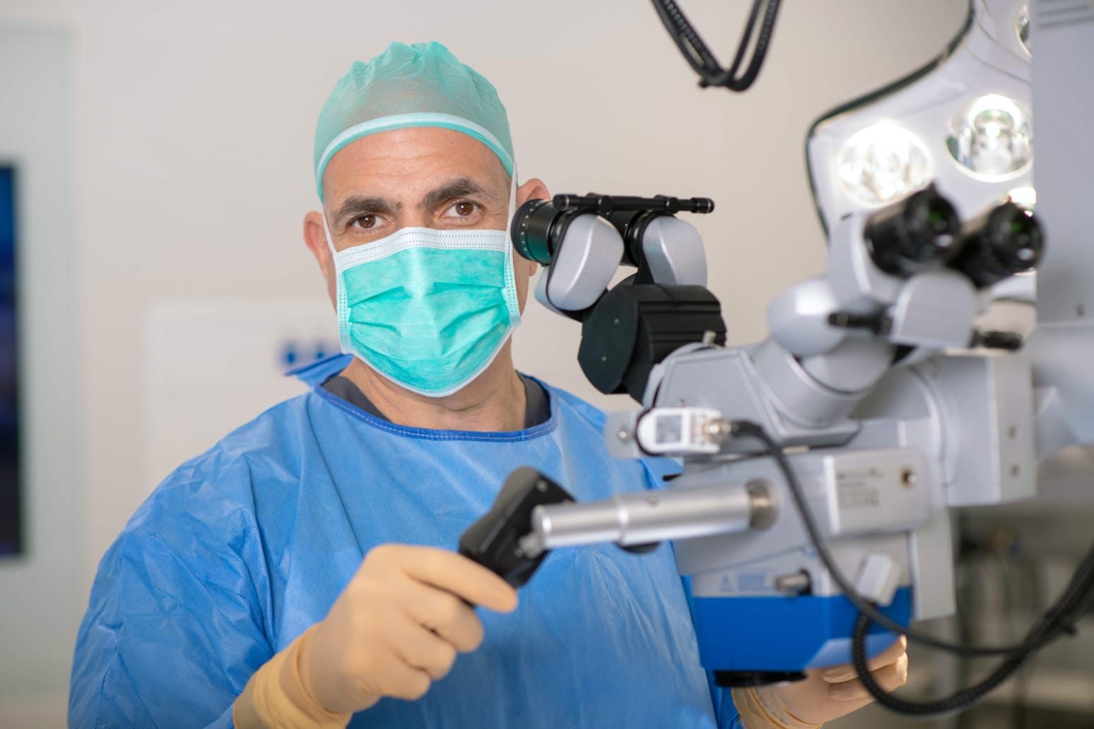 Dr. Shlomi treating Male infertility